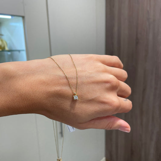 Yellow gold pendant necklace with 0.20 carat diamond