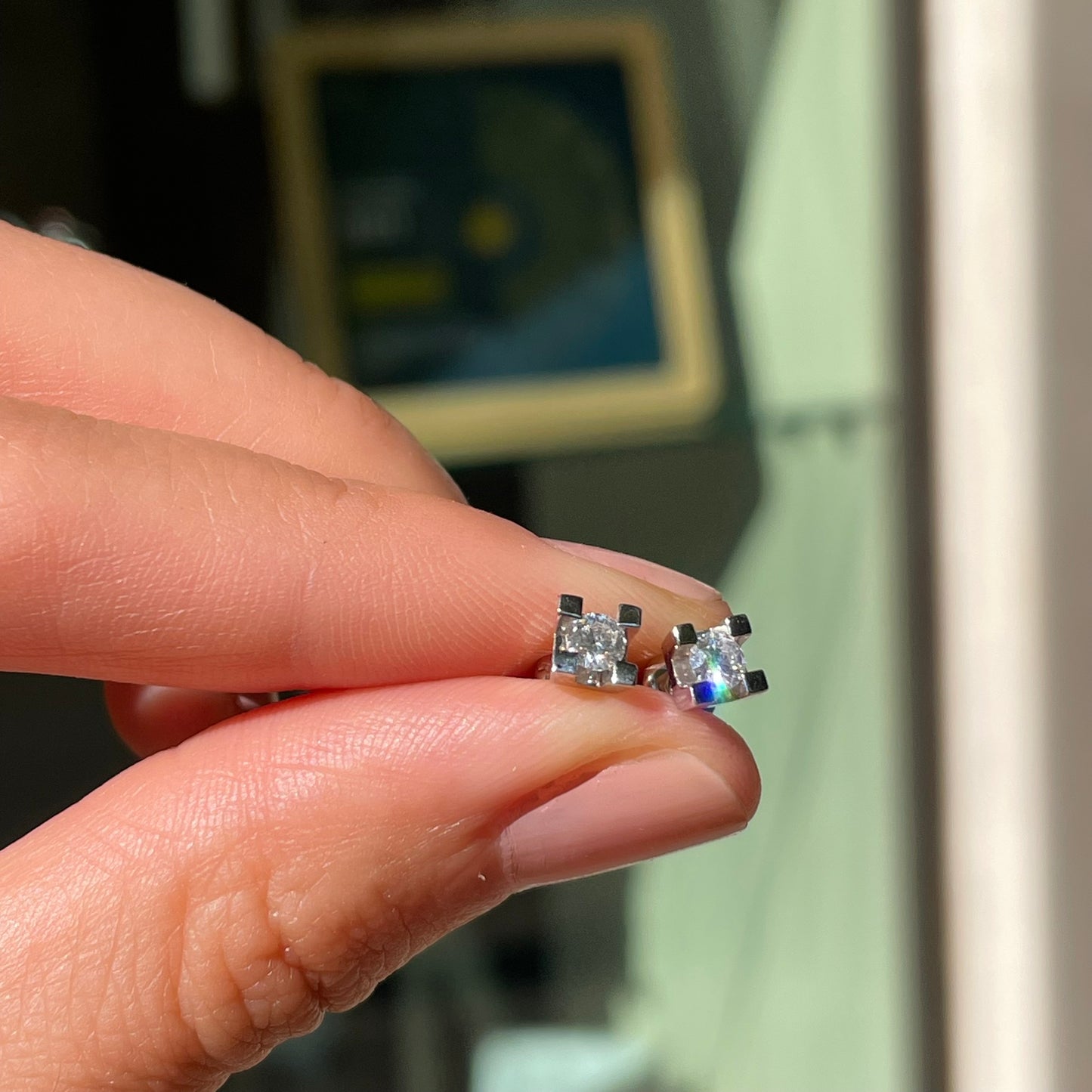 0.30 carats White gold diamond earrings