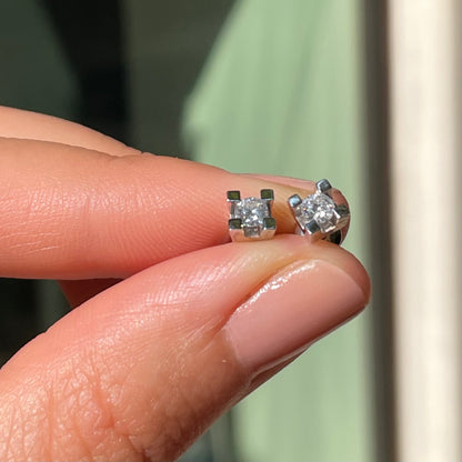 0.30 carats White gold diamond earrings