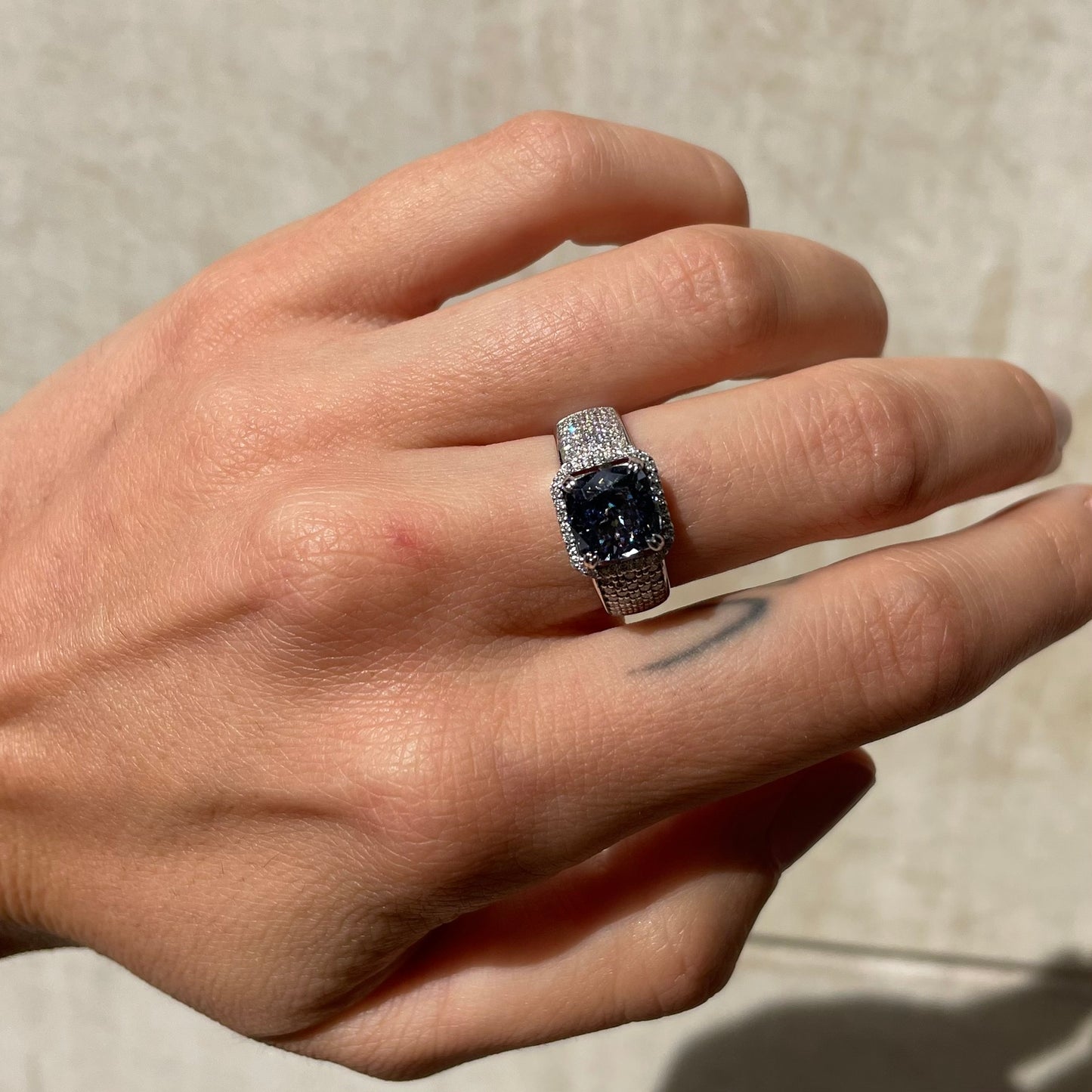 White gold diamond ring with sapphire 5.29 carats Limited edition Bahrain Diamond Exhibition