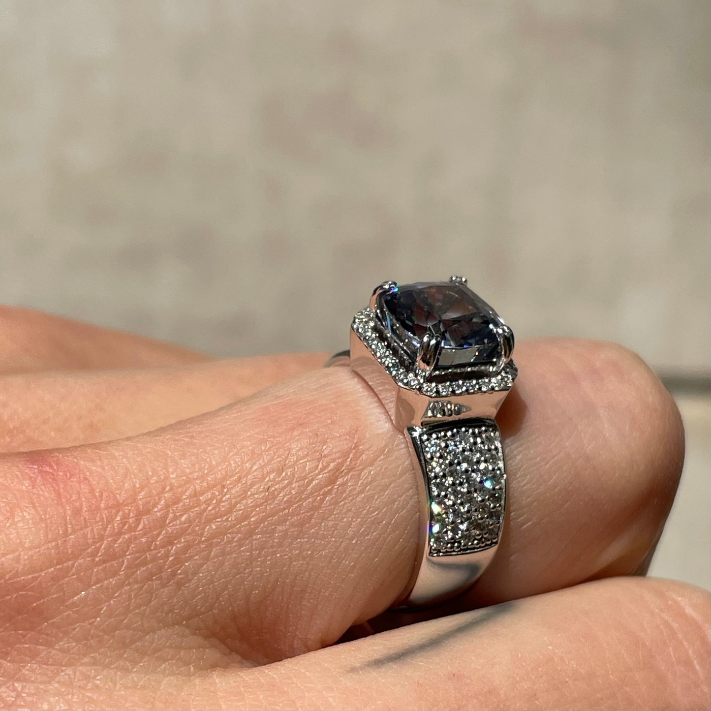 White gold diamond ring with sapphire 5.29 carats Limited edition Bahrain Diamond Exhibition