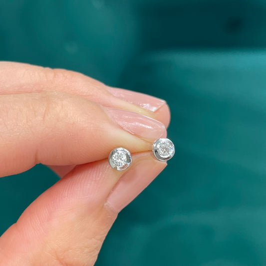 Обеци от бяло злато с диаманти в обков 0.12 карата Black Friday -25%